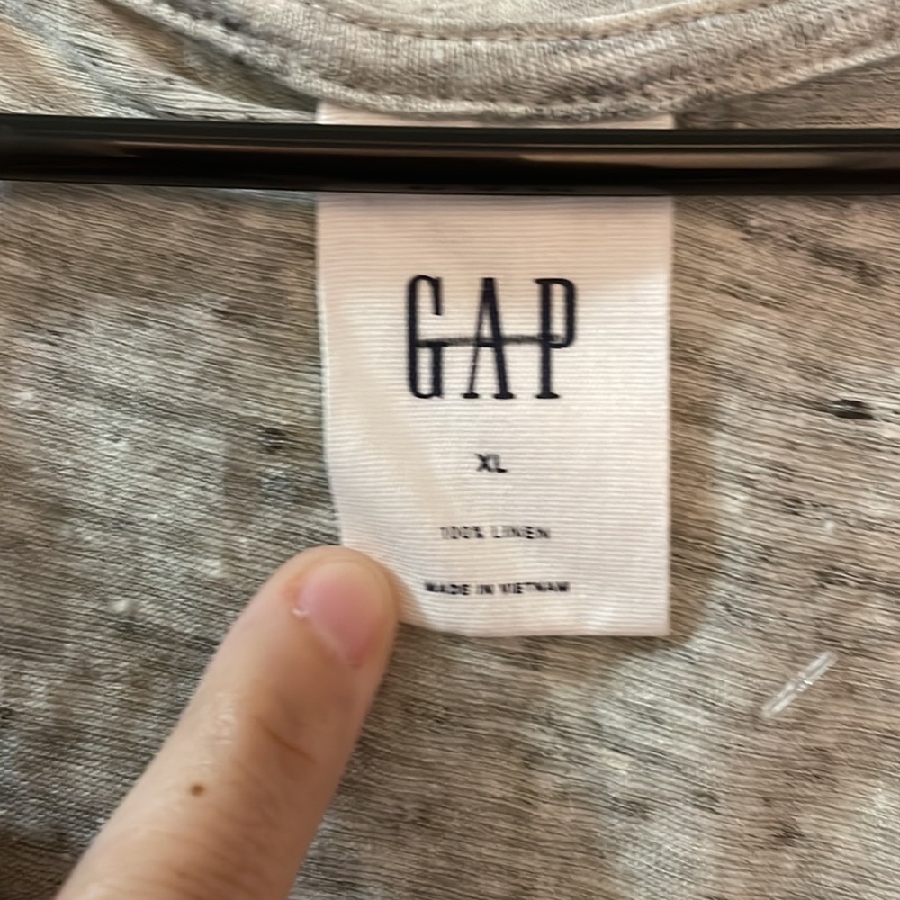 Gap v- neck shirt - Picture 3 of 3
